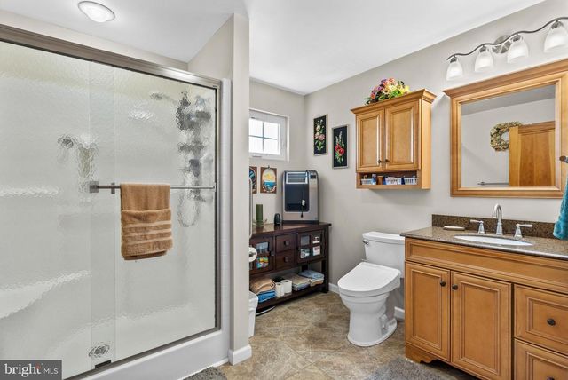 21 RED ROSE DR, Levittown, PA 19056