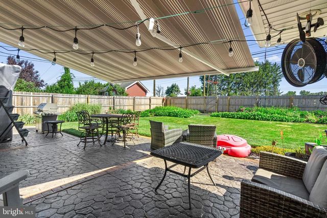 21 RED ROSE DR, Levittown, PA 19056
