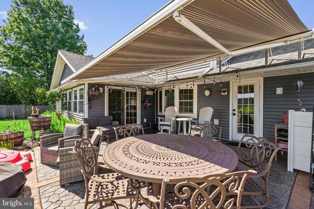 21 RED ROSE DR, Levittown, PA 19056