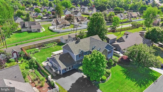 21 RED ROSE DR, Levittown, PA 19056