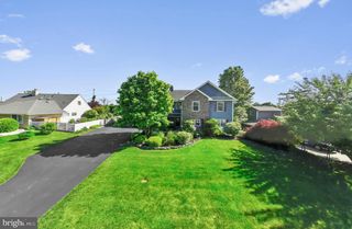 21 RED ROSE DR, Levittown, PA 19056