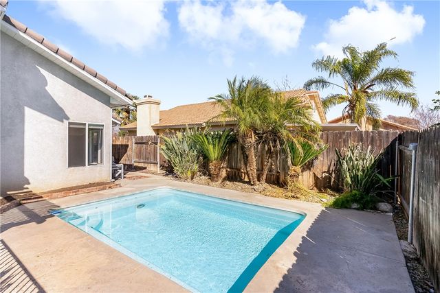 941 Coral, Hemet, CA 92543