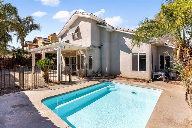 941 Coral, Hemet, CA 92543