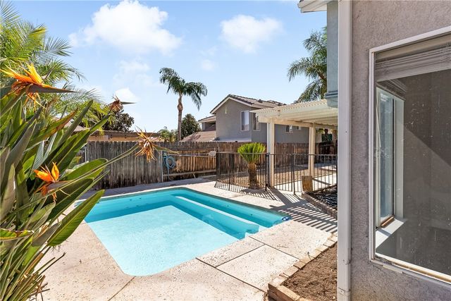 941 Coral, Hemet, CA 92543