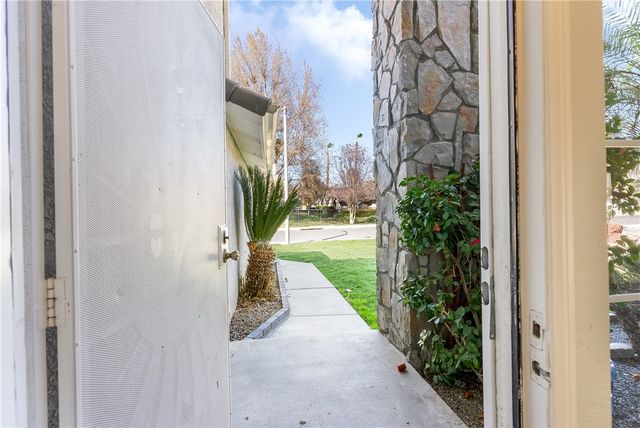 941 Coral, Hemet, CA 92543