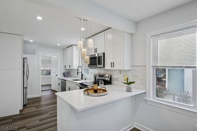 85 Madison St, Newton Town, NJ 07860