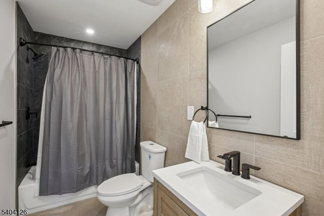 85 Madison St, Newton Town, NJ 07860