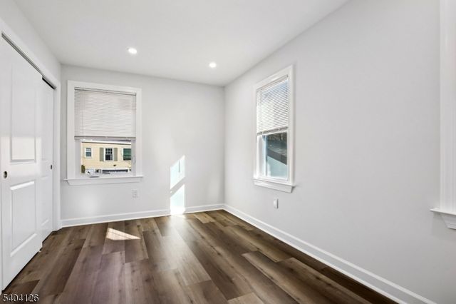 85 Madison St, Newton Town, NJ 07860