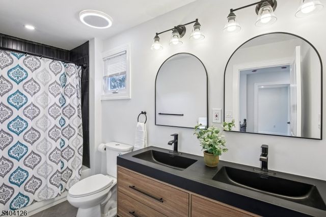 85 Madison St, Newton Town, NJ 07860