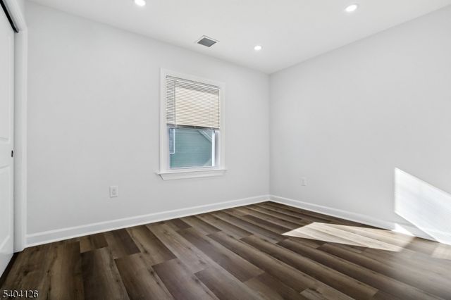 85 Madison St, Newton Town, NJ 07860