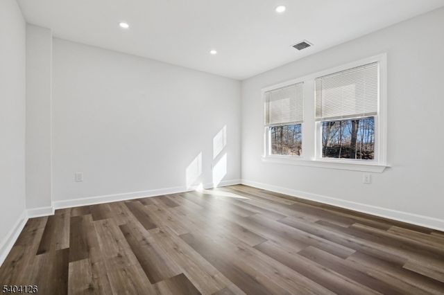 85 Madison St, Newton Town, NJ 07860