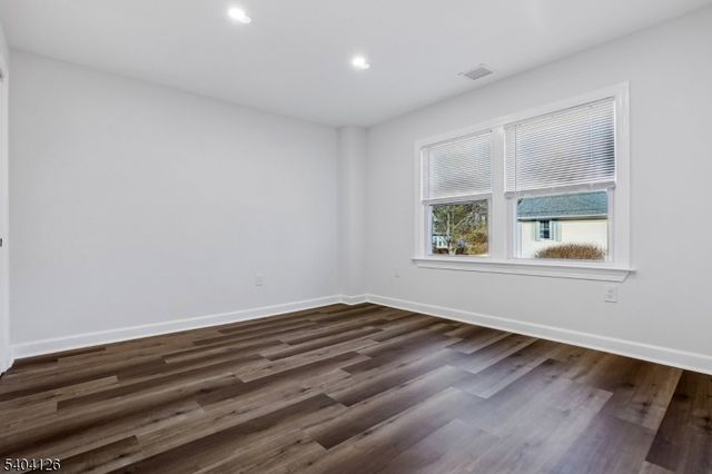 85 Madison St, Newton Town, NJ 07860