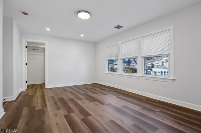 85 Madison St, Newton Town, NJ 07860