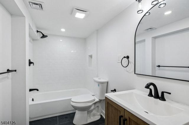 85 Madison St, Newton Town, NJ 07860