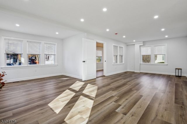 85 Madison St, Newton Town, NJ 07860