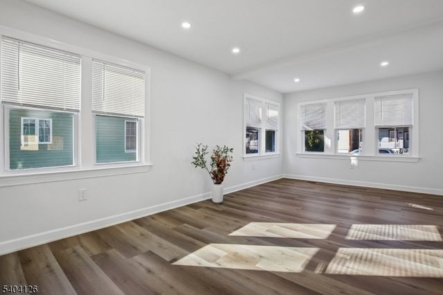 85 Madison St, Newton Town, NJ 07860