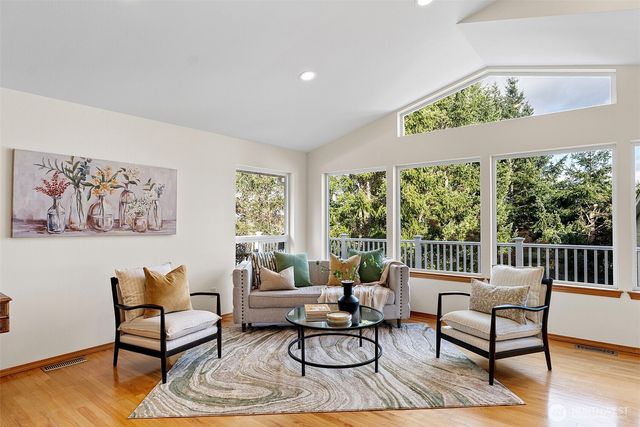 7331 E Center Street, Port Orchard, WA 98366