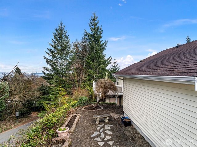 7331 E Center Street, Port Orchard, WA 98366
