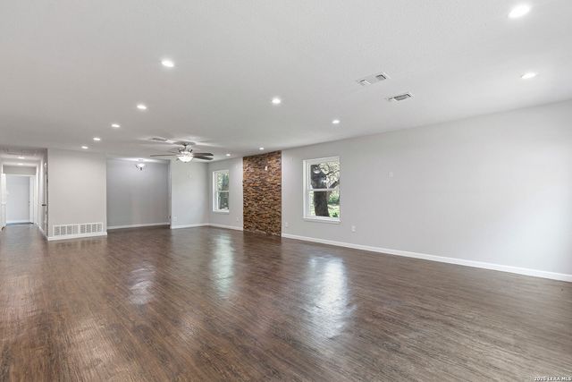 210 S MANTON LN, Castle Hills, TX 78213