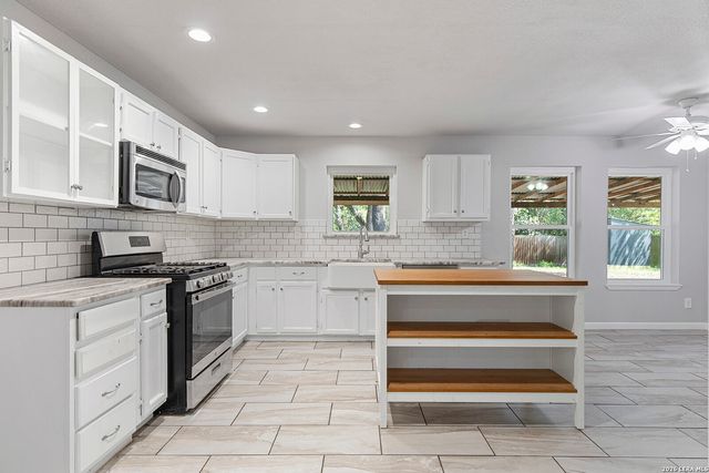210 S MANTON LN, Castle Hills, TX 78213