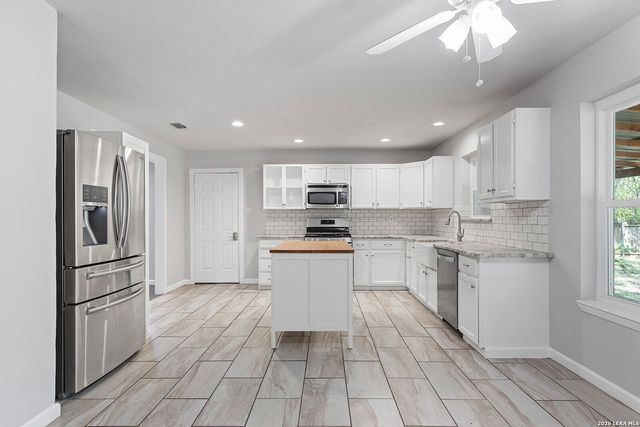 210 S MANTON LN, Castle Hills, TX 78213