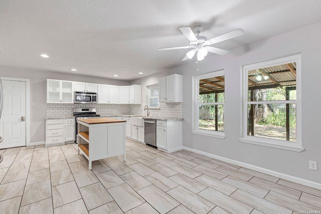 210 S MANTON LN, Castle Hills, TX 78213