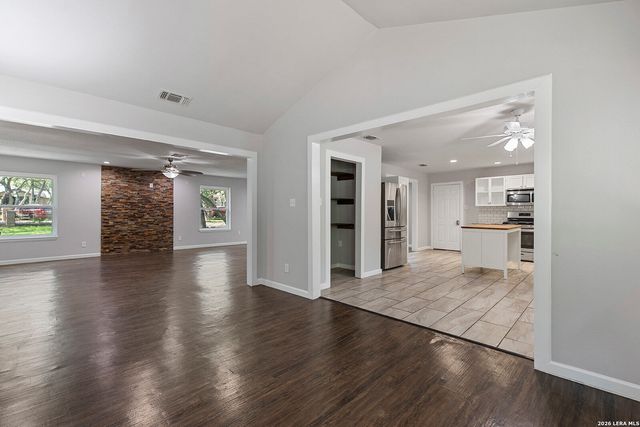 210 S MANTON LN, Castle Hills, TX 78213