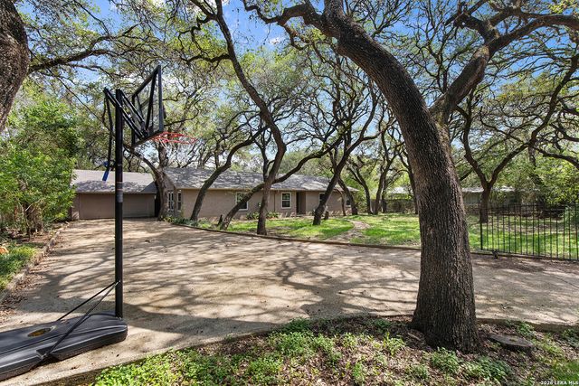 210 S MANTON LN, Castle Hills, TX 78213