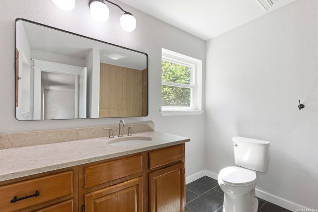 210 S MANTON LN, Castle Hills, TX 78213