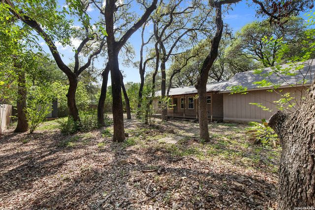 210 S MANTON LN, Castle Hills, TX 78213