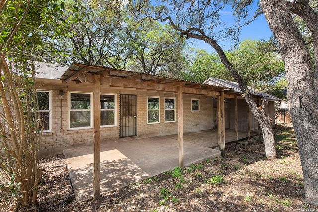 210 S MANTON LN, Castle Hills, TX 78213