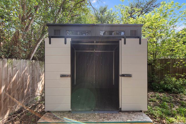 210 S MANTON LN, Castle Hills, TX 78213
