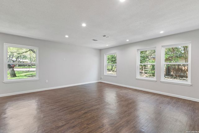 210 S MANTON LN, Castle Hills, TX 78213