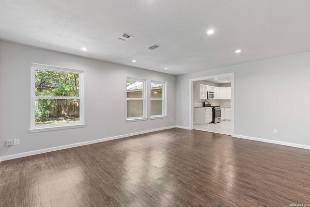 210 S MANTON LN, Castle Hills, TX 78213