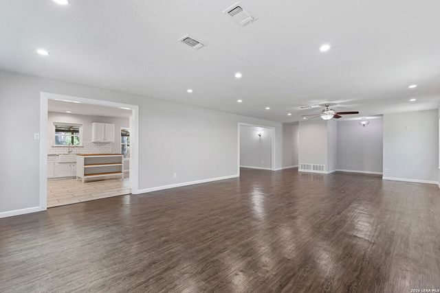 210 S MANTON LN, Castle Hills, TX 78213