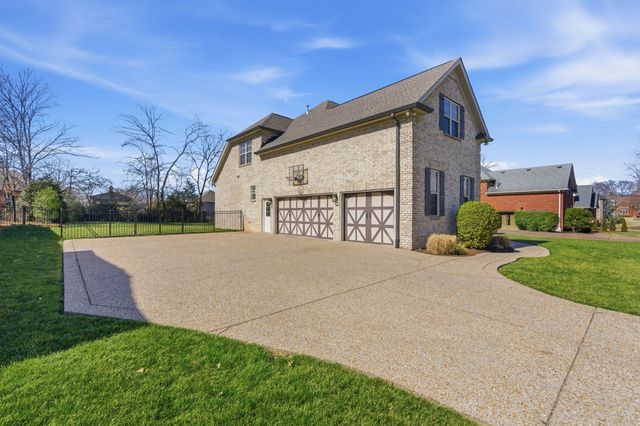 1006 Whispering Wind Way, Hendersonville, TN 37075