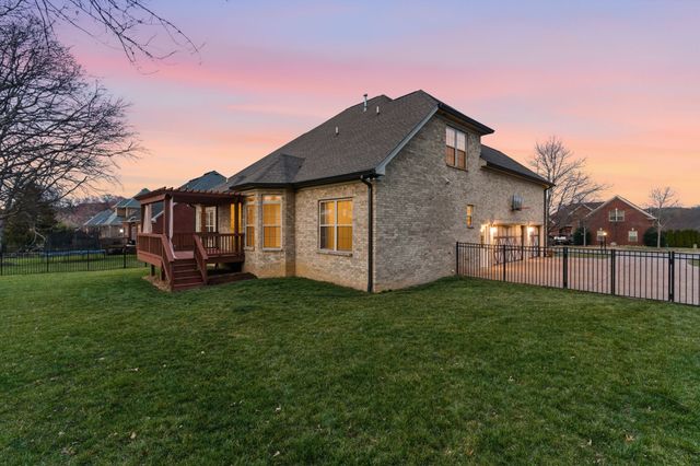 1006 Whispering Wind Way, Hendersonville, TN 37075