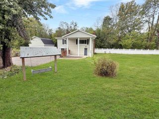 8914 New Harmony Road, Evansville, IN 47720