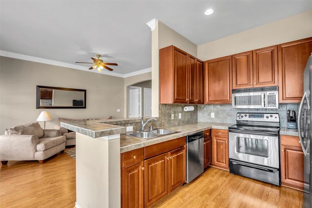 2400 Mccue Road 240, Houston, TX 77056