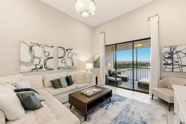 9365 Pocida CT 202, Naples, FL 34119