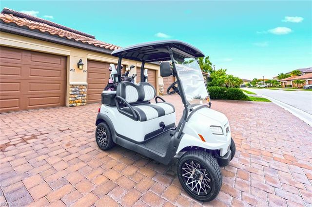 9365 Pocida CT 202, Naples, FL 34119