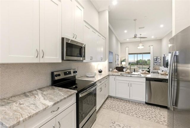 9365 Pocida CT 202, Naples, FL 34119