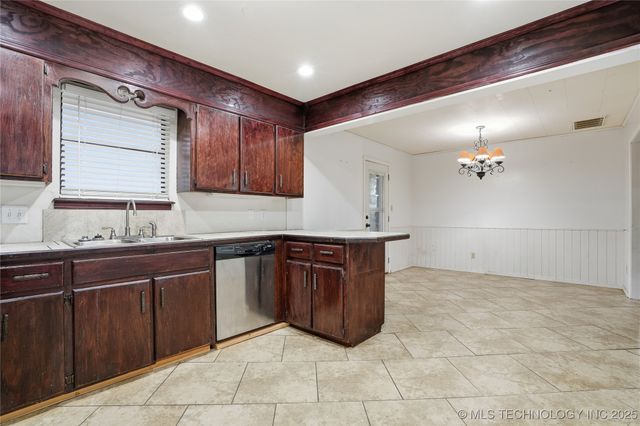 265 E Glenpool Boulevard, Glenpool, OK 74033