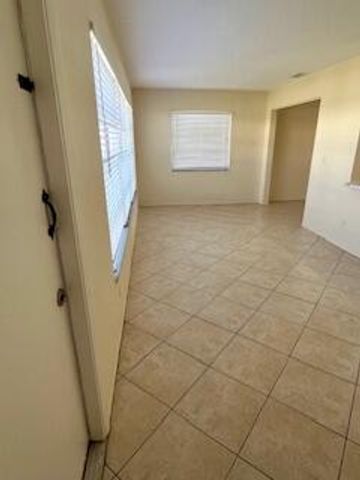 907 SW 3rd Avenue, Boynton Beach, FL 33426