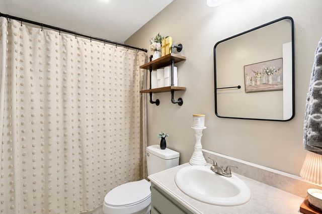 218 T Leigh Drive, Houma, LA 70364