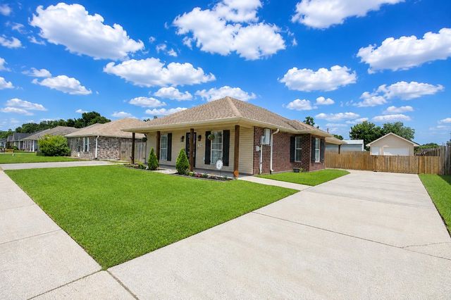 218 T Leigh Drive, Houma, LA 70364