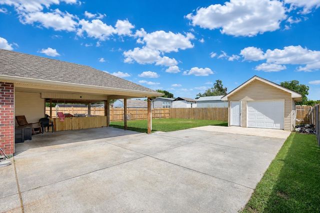 218 T Leigh Drive, Houma, LA 70364