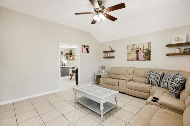 218 T Leigh Drive, Houma, LA 70364