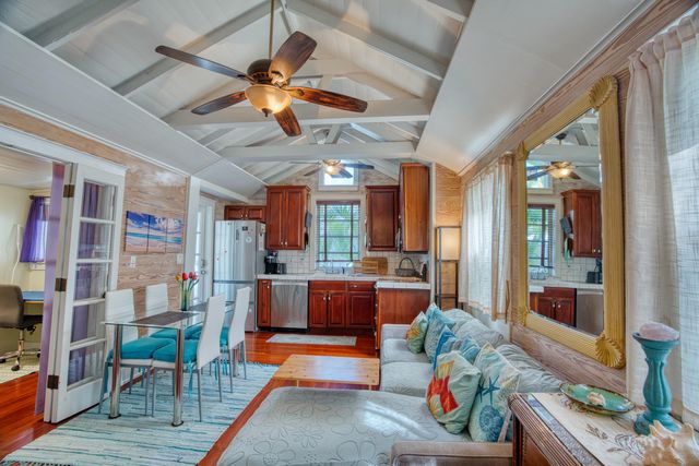 611 Grinnell St Apt 4, Key West, FL 33040