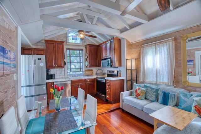 611 Grinnell St Apt 4, Key West, FL 33040